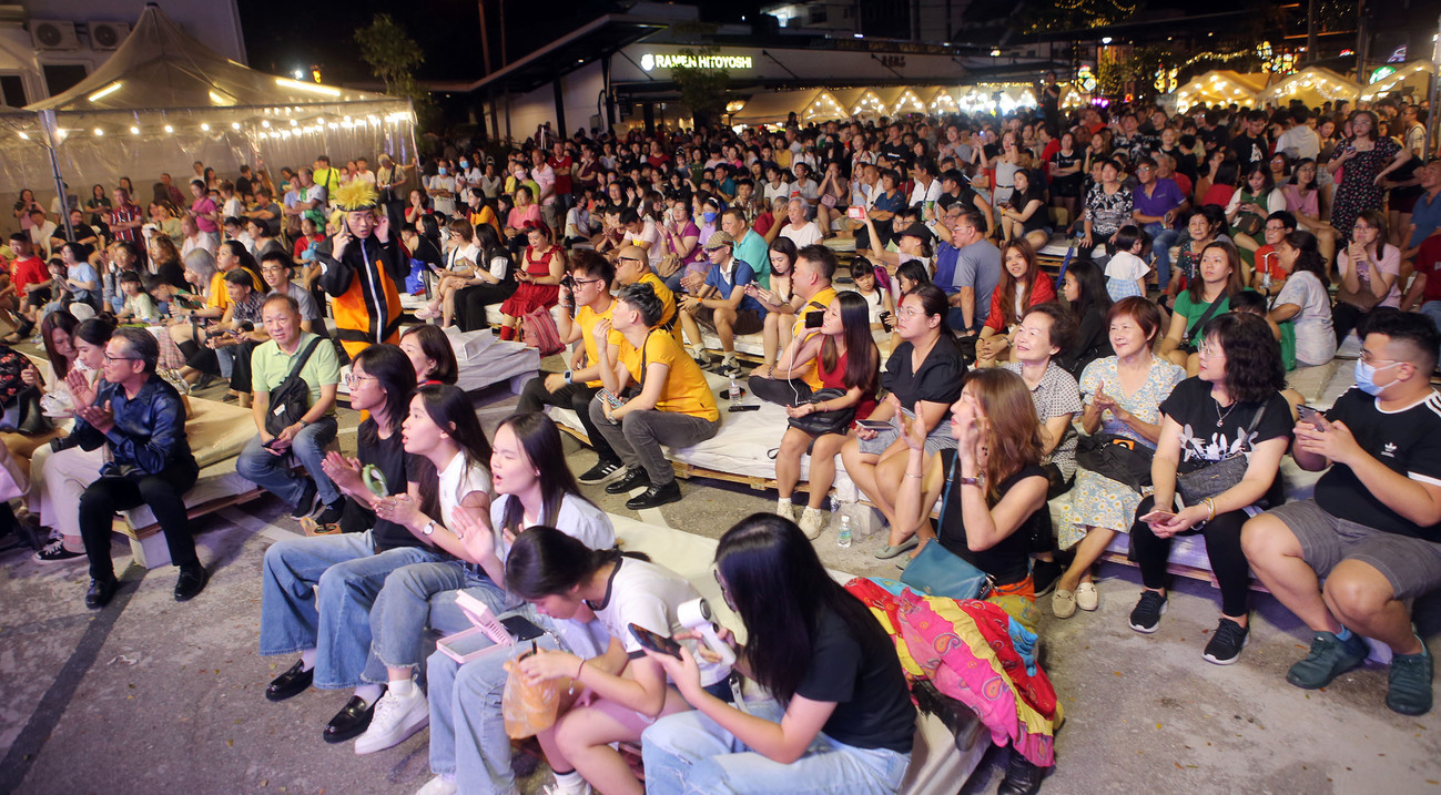 怡保市区跨年夜人车塞爆